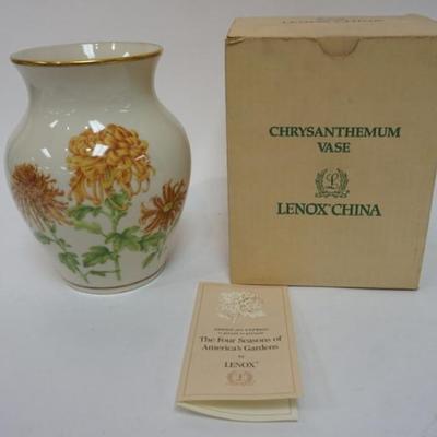 Sale Photo Thumbnail #156: 1156	LENOX CHINA FOUR SEASONS AMERICAS GARDENS *CHINESE CHRYSANTHEMUM* AUTUMN 1985, APPROXIMATELY 8 IN HIGH
