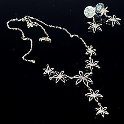 14K Yellow Gold Filigree Flower Demiparure 