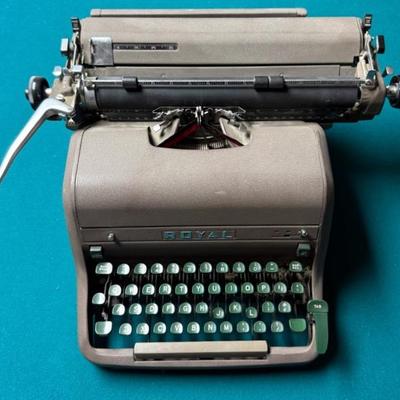 Vintage Royal HH Manual Typewriter, Green Keys, 3 Color Ribbon