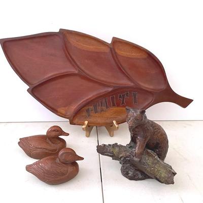 Monkey Pod Souvenir Tray With Red Mill Mfg. Carved Wood Ducks And Bear Figurine
