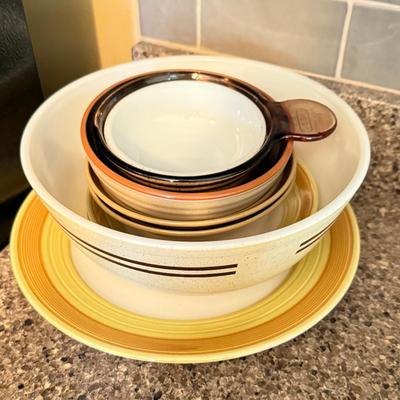 Vintage Pyrex Bowl & Assorted Dishware 