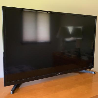 Samsung 31” TV With Remote