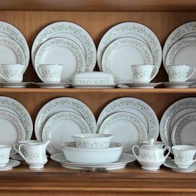 Noritake “Savannah” #2031 China 12 Piece Place setting 