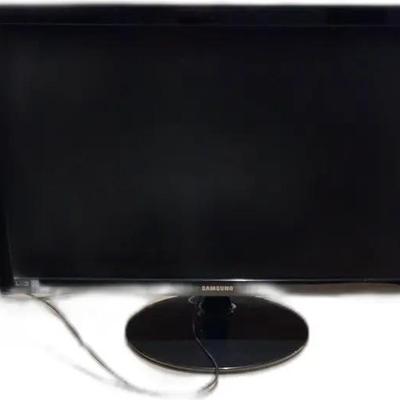 Samsong LCD Monitor and Mouse