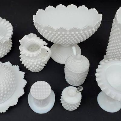 Bk190 miscellaneous milk glass pieces 3
