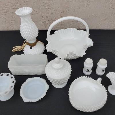 Bk188 miscellaneous milk glass pieces 2