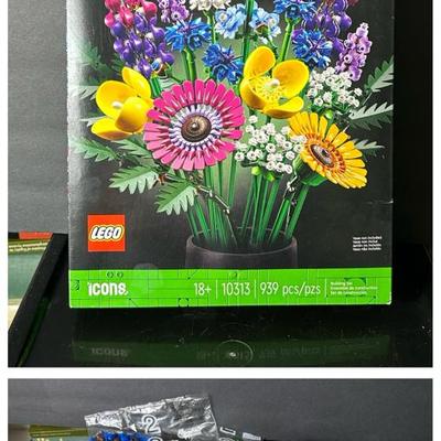 Lego Wildflower Bouquet Set- Open Box