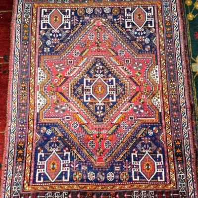 Handwoven  Persian Shiraz Qashqai Wool Rug - 4'1"x5'2"
