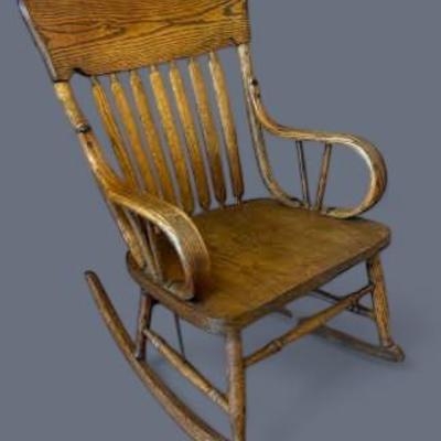 Farmhouse Oak Rocker - 24x31x37”
