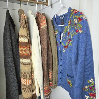 Women's Sweaters: Wool, Cotton, Cotton Blend - M &L
