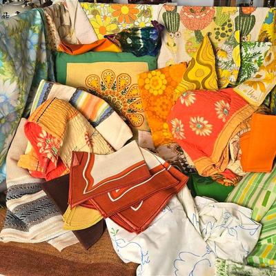Vintage Table, Kitchen & Bed Linens - Most 70s