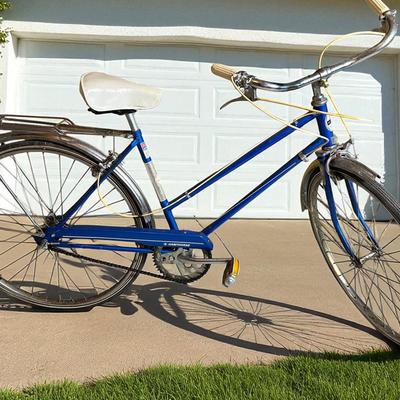 Vintage Hawthorne Women’s Cruiser Bike - 17” Frame, 25” Wheels