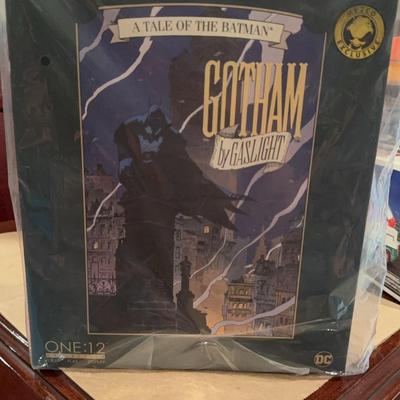 Batman Gotham By Gaslight Figure