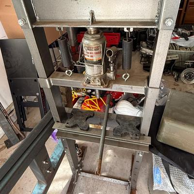 Central Machinery 12 Ton Press
