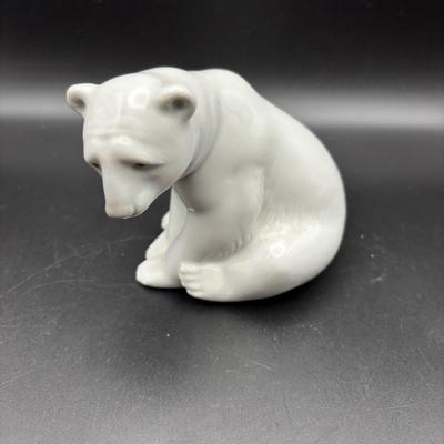 Llardo Seated Polar Bear #1209