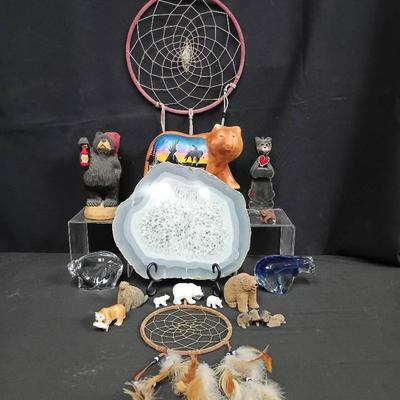 Dreamcatchers & Animal Figurines with Agate Display