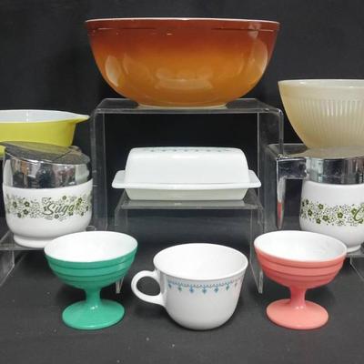 Vintage Kitchen Charm Lot – Pyrex, Corelle, and Retro Serveware
