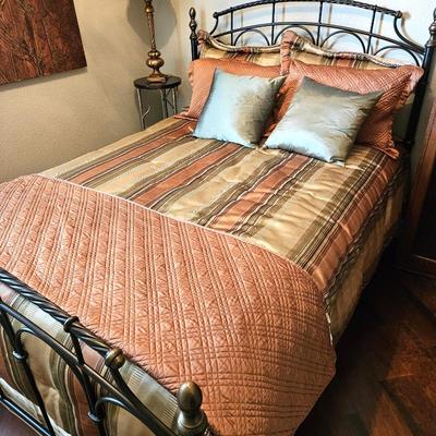 QUEEN bedding in creams & corals - 