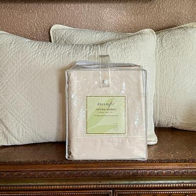 Queen DreamFit Natural Bamboo Luxury Sheet Set with Quilted Pillow Shams