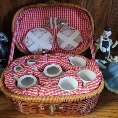 Sale Photo Thumbnail #19: Charming small tea sets and tea pots
