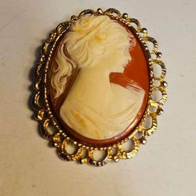 Goldtone CAMEO Brooch