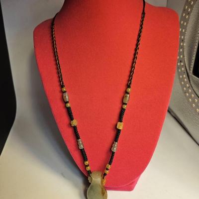 Vintage Chinese Jadeite  Pendant & Bead  Necklace 