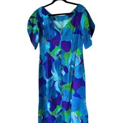 Sale Photo Thumbnail #68: Vintage Hawaiian Maxi Dress / Kaftan with Butterfly Sleeves