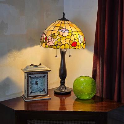 TIffany style lamp, vintage clock
