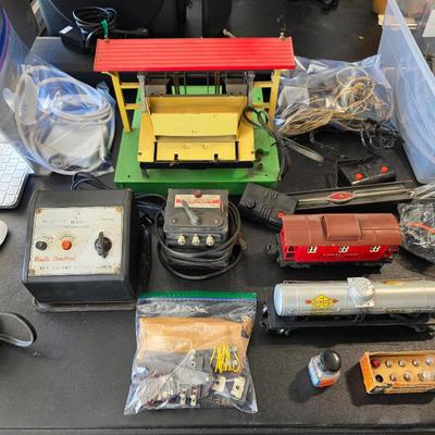 Lionel railroad pieces 1940s