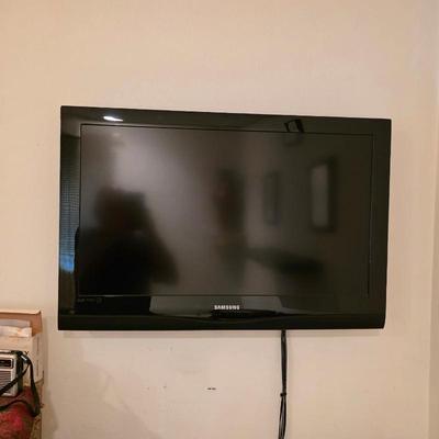 Sale Photo Thumbnail #131: Samsung flat screen TV