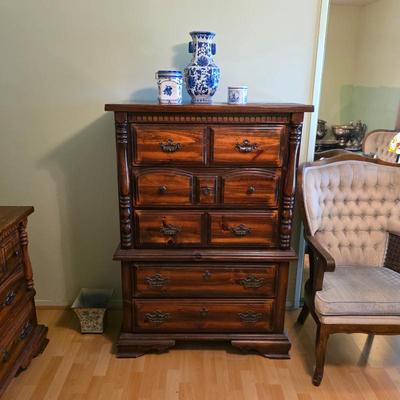 Vintage chest of drawers