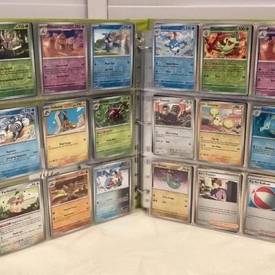 MMM071 Binder Full Of Over 700 Pokémon Trading Cards (B)