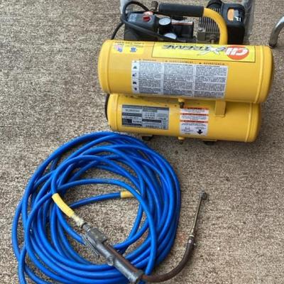 MMM229 Campbell Hausfield 4 Gallon Air Compressor With Dual Outlet & Air Hose