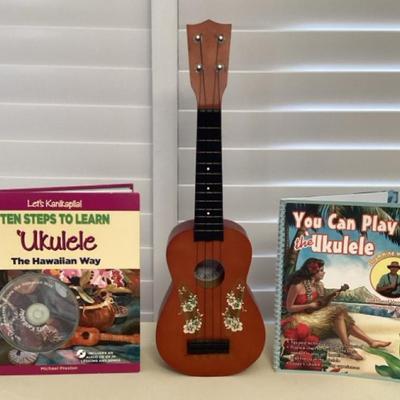MMM125 Ukulele & Two Ukulele Guide Books