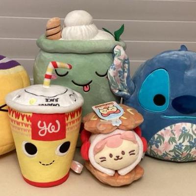 MMM190 Five Adorable Plushies