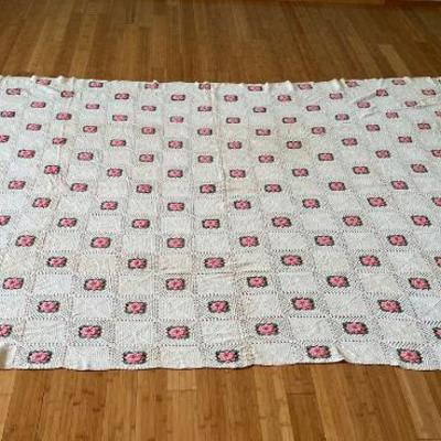 MMM036 Large Vintage Pink Rosette Crocheted Blanket/Spread