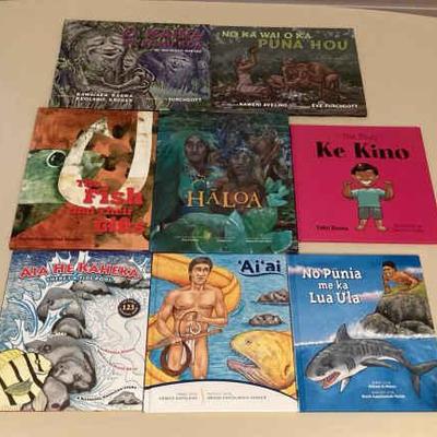 MMM023 Eight Children’s Hawaiian Hardcover Books Written In The Hawaiian Language 