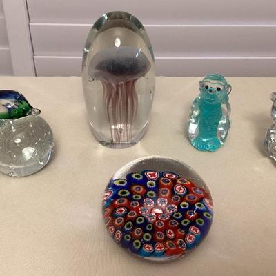 MMM193 Five Beautiful Art Glass Paperweights 