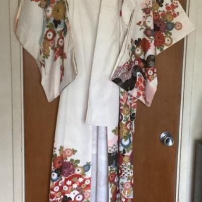 MMM139 Women’s Vintage Japanese White Floral Kimono