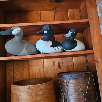 Wood Carved Duck Decoys, Drum, Round Wood Box