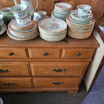 China Set, Dresser