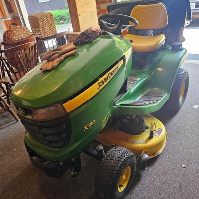John Deere X310 Lawn Tractor with 42" Mower Deck and Grass Catcher
