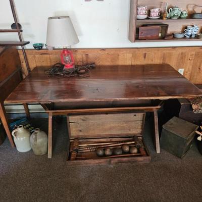 Wood Dining TableWooden Rolling PinsWood Cedar Chest
