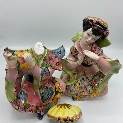 Lot 2 japanese figures