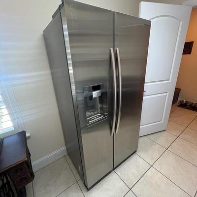 Sale Photo Thumbnail #16: Samsung Refrigerator