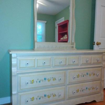 Vintage Dixie Dresser With Mirror 