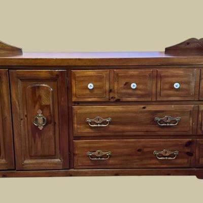 Ls1328 bassett solid pine 6 drawer dresser with cabinet doors