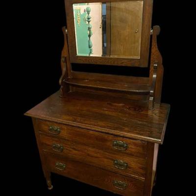 Ls1337 antique oak dresser
