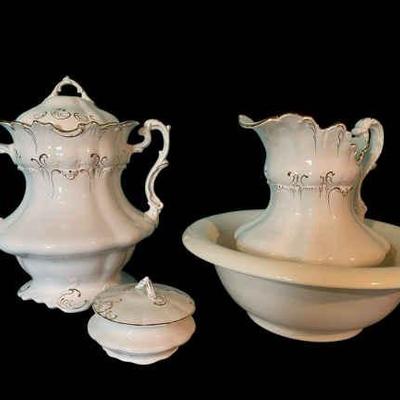 Ls1336 vintage pitcher and bowls