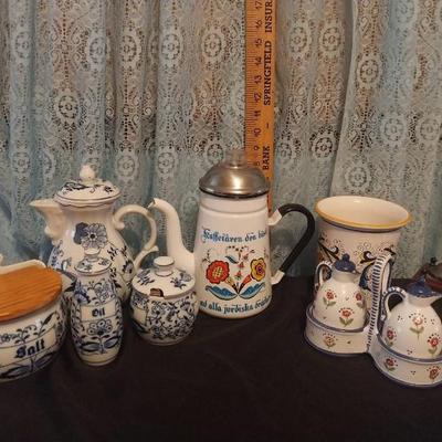 Ls1226 blue and white storage and serving ware